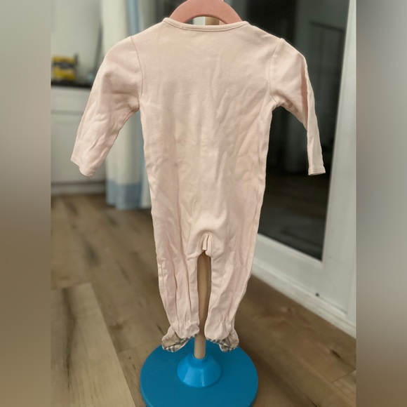 Burberry baby pink ruffle front footie size 6 months - Picture 3 of 3